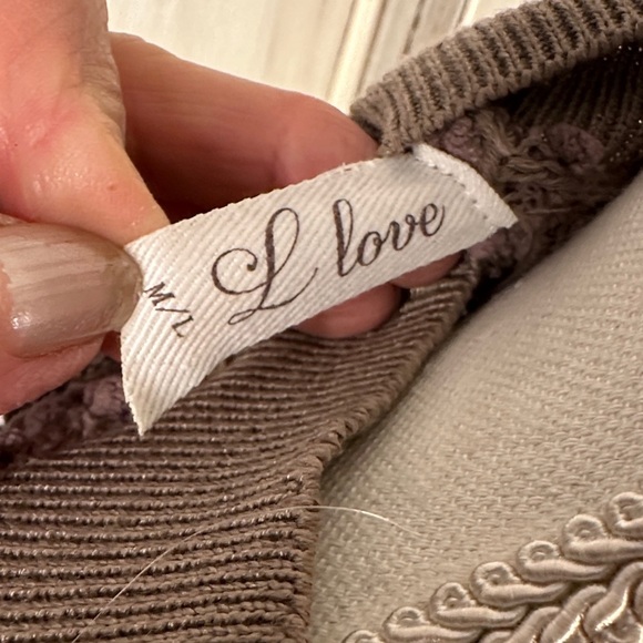 L Love Women's Textured V-Neck Sweater - Mauve - Picture 2 of 9